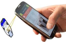 Smartphone wertet per App MobileDetect Testkit aus.